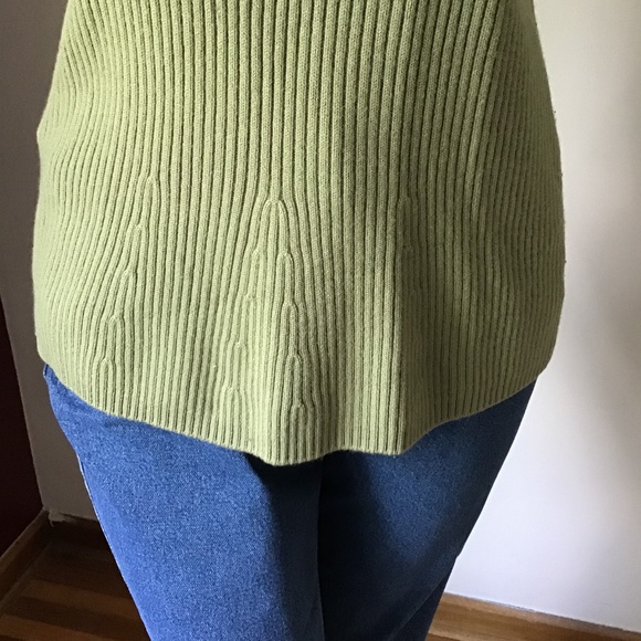 Rena Rowan %100 Merino Wool sleeveless sweater - Picture 4 of 12